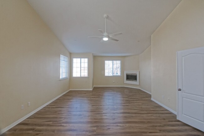 Building Photo - Just Renovated! Beautiful & Spacious, 6BD/...