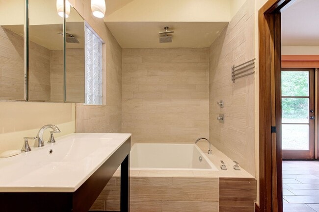 Building Photo - 2429 Cedar Oak Dr