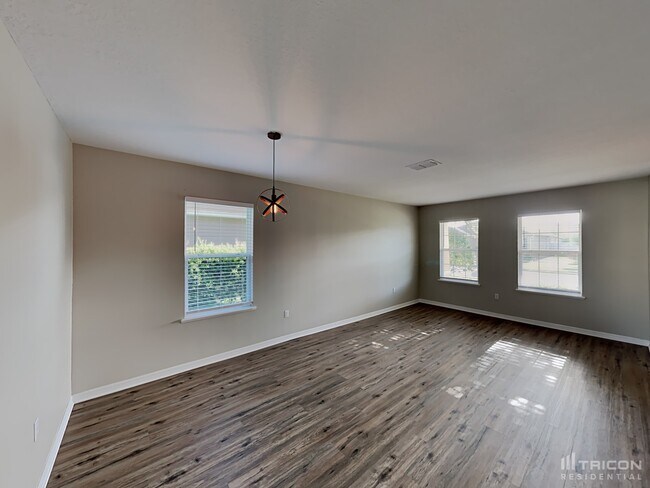 Building Photo - 1617 Tamarind Rd
