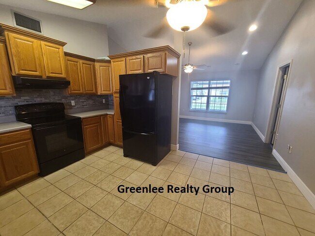 Building Photo - Updated 3 bed/2 bath home in Seven Springs...