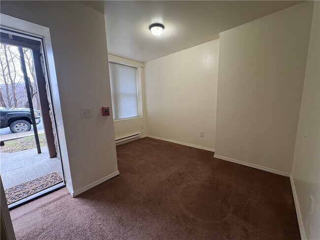 Building Photo - 2 1/2 Cliff St