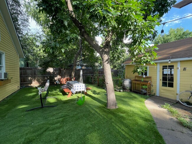 Building Photo - 417 E Magnolia St