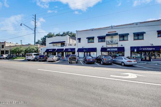 Restaurants and shops across the street - 2525 College St