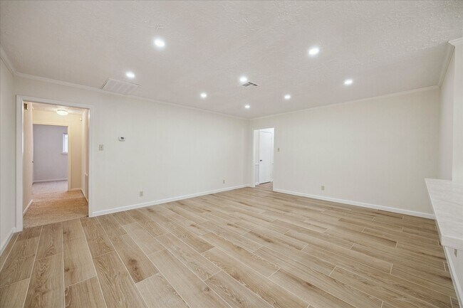 Building Photo - 9631 Philmont Dr