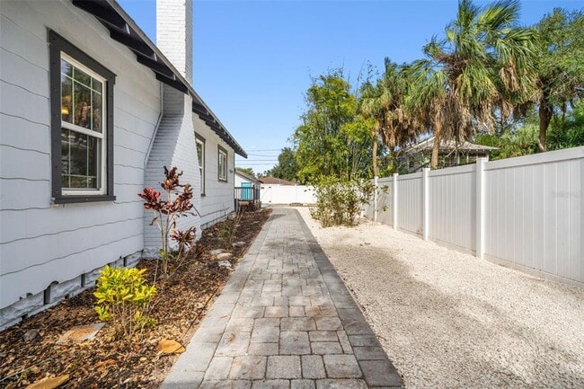 Building Photo - 313 23rd Ave N