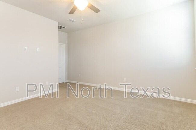 Building Photo - 1005 Kennedy Dr