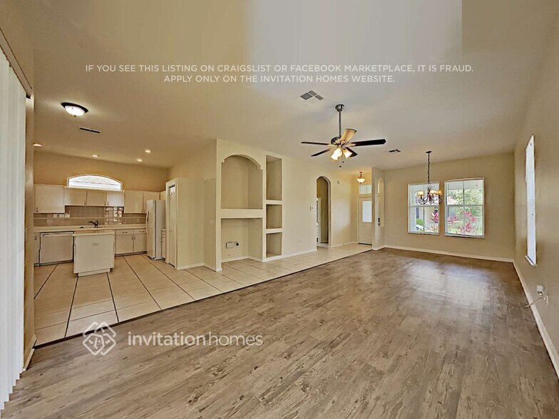 Building Photo - 10126 Ringling St