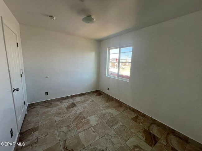 Building Photo - 540 S Yarbrough Dr