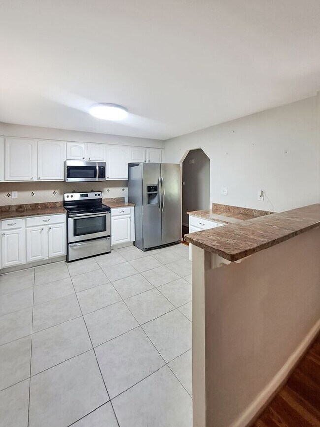 Building Photo - Coming Soon! Attractive Mid Century Modern...