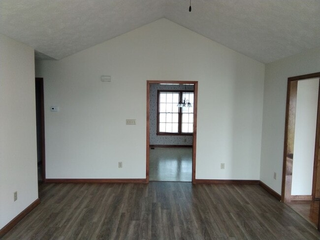 Building Photo - Duplex in Hope Mills!
