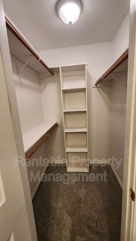 Building Photo - 140 W Stage Coach Trl