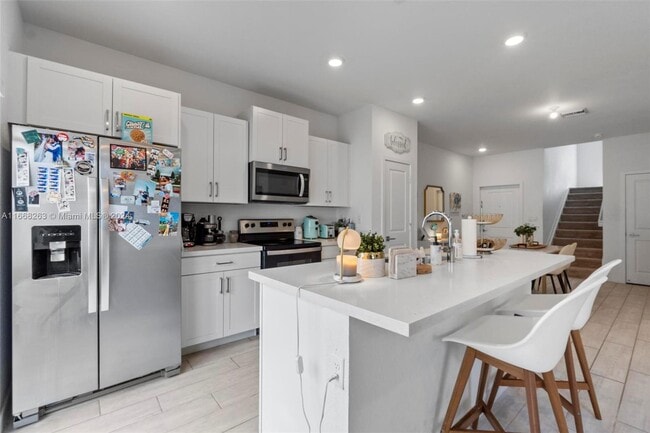 Building Photo - 765 SE 19th St