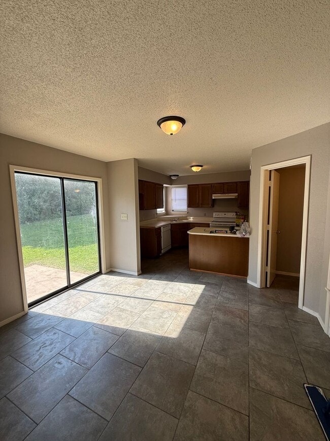 Building Photo - 1502 Heather Ct