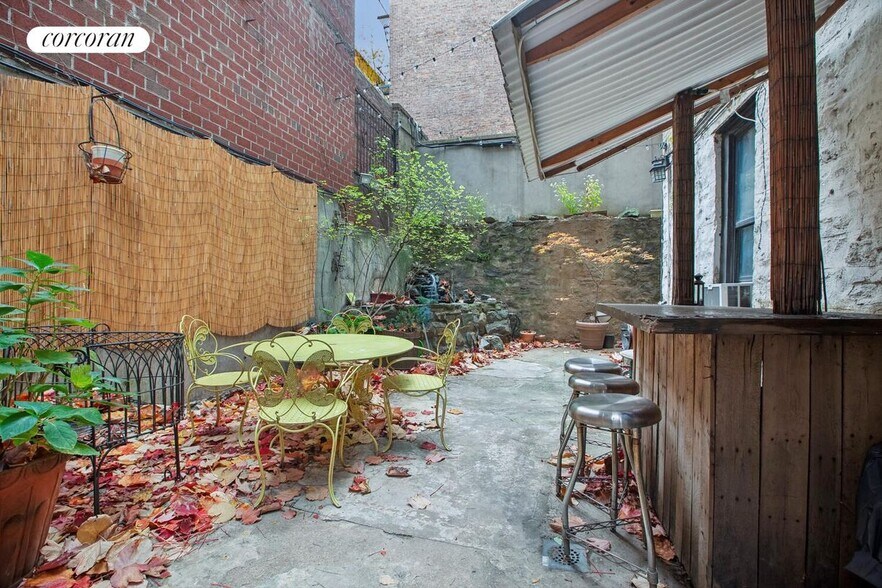 Building Photo - 461 W 44th St