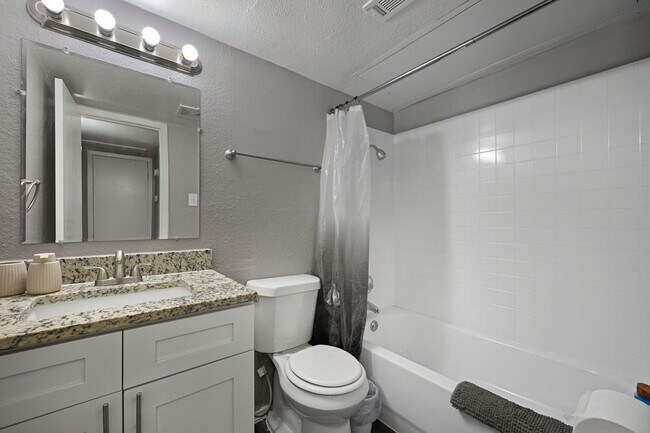 Building Photo - 2001-2007 Teasley Lane-SI FL2-ID1612706P