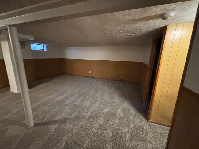 Building Photo - Charming Hilltop Home with Stunning City Views