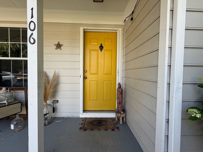 Building Photo - 106 Westwood Cir