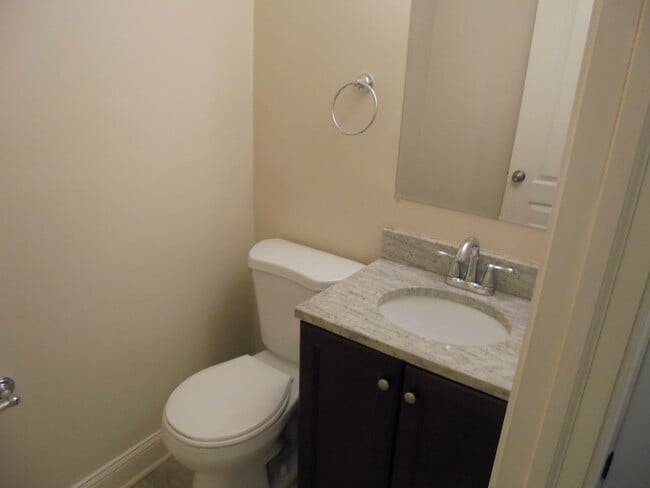 Building Photo - 1085 Hecker Dr