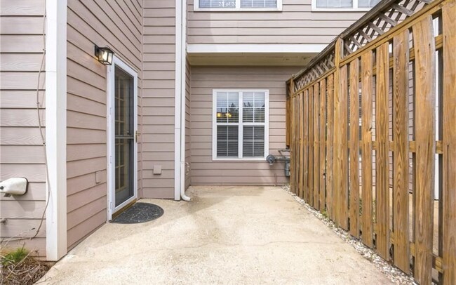 Building Photo - 2BR Townhome in Summerhill with Garage and Exterior Maintenance Included