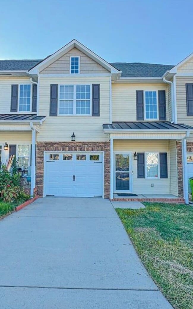 Building Photo - 402 Beaumont Cir