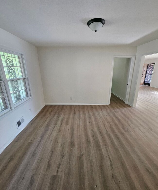 Building Photo - Live in Style | Sleek 3BR Home in KCK with...