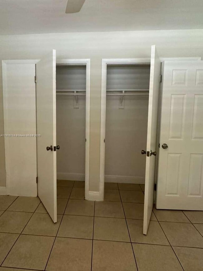 Building Photo - 5701 SW 27th St