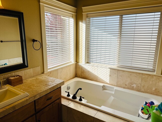 Building Photo - Charming Home in Great Location