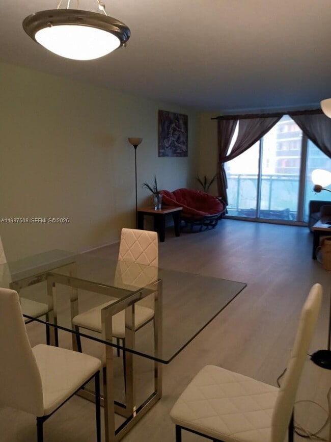 Building Photo - 3001 S Ocean Dr