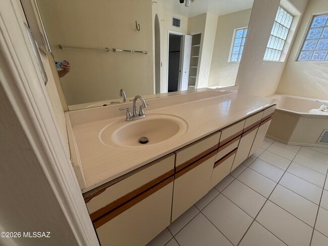 Building Photo - 3777 N Camino Leamaria