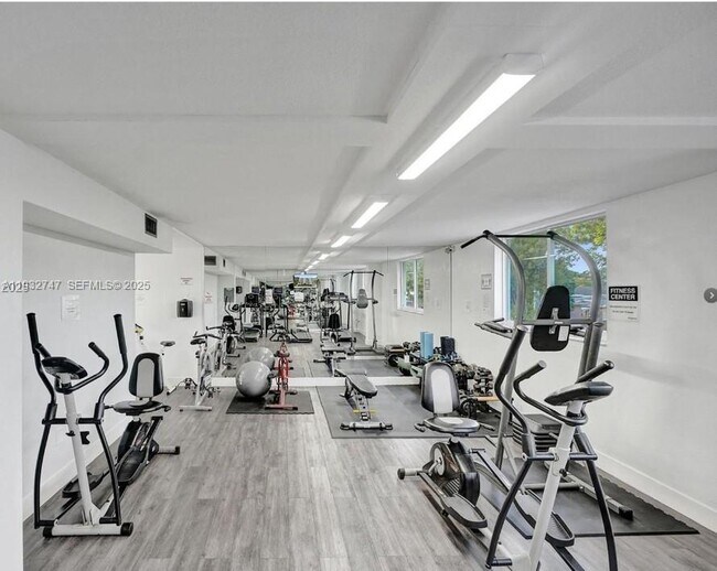 Building Photo - 1251 NE 108th St