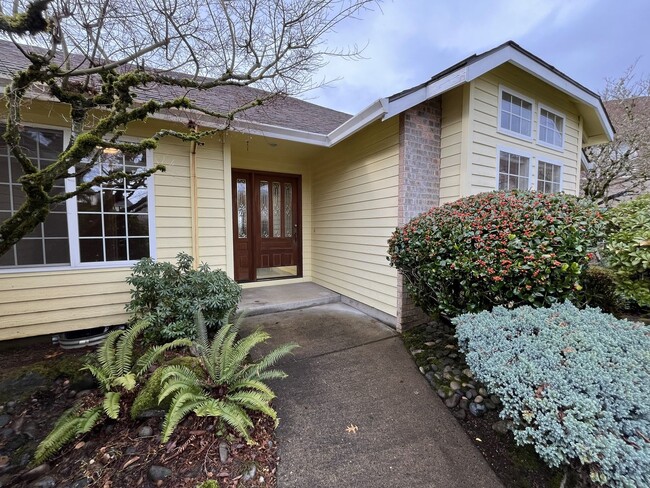 Building Photo - Elegant Home Offering Open Living Spaces, Spacious Primary Suite, and Nature-Inspired Yard