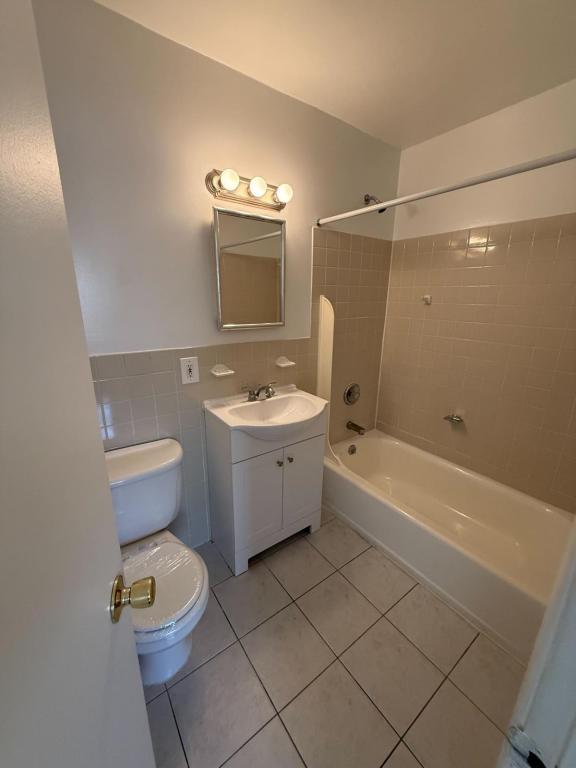 Building Photo - 35 Rome Ave