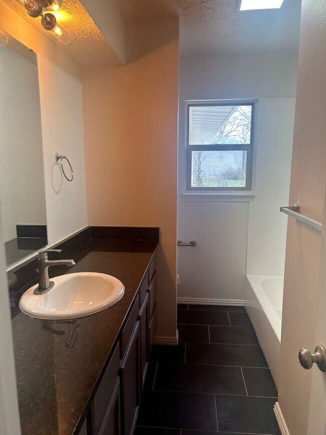 Building Photo - Newly Renovated 3 bedroom home