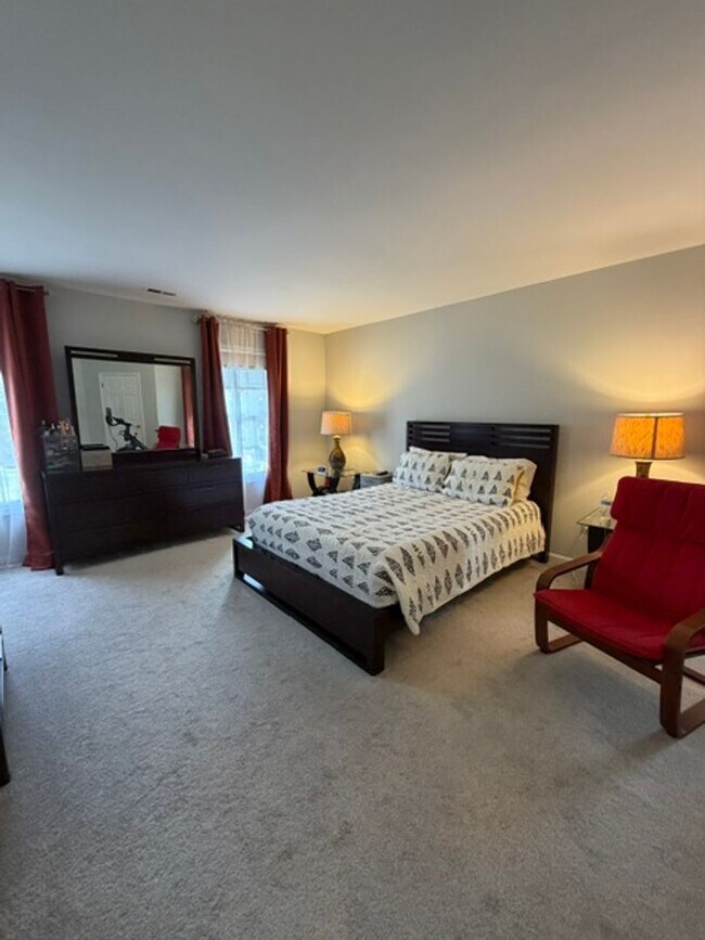 Building Photo - SPACIOUS SF HOME IN GERMANTOWN