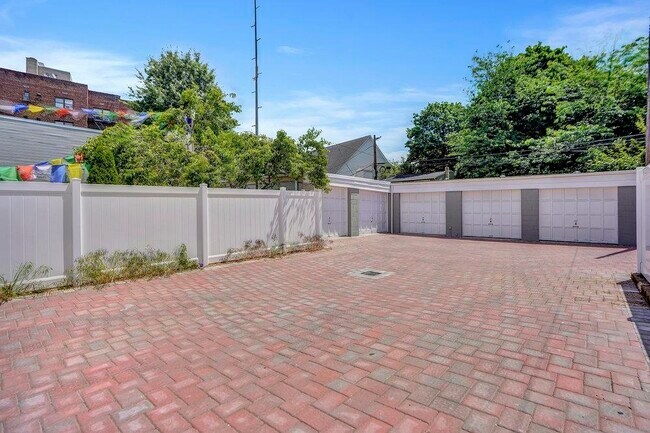 Building Photo - 34 Van Reypen St