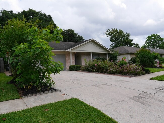 Building Photo - 13542 Fernhill Dr