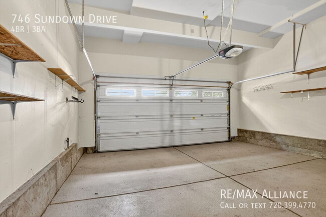 Building Photo - 746 Sundown Dr