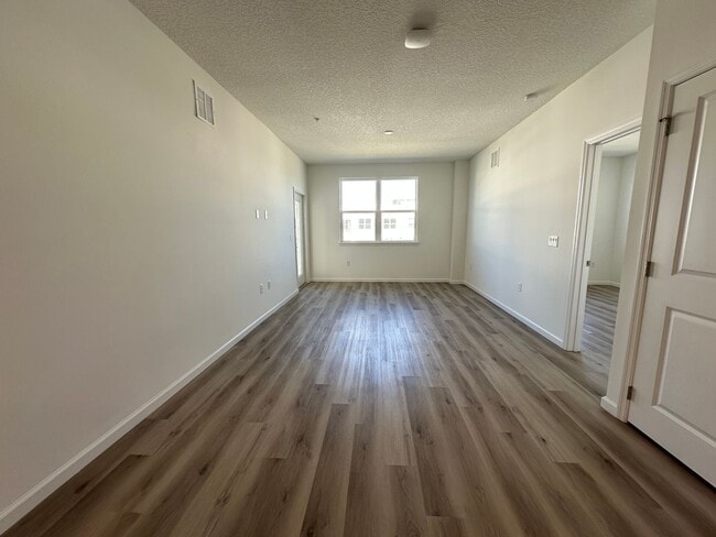 Building Photo - Beautiful 2 Bedroom, 2 Bathroom Apartment in Prime Orlando Location – 1 Month Free!