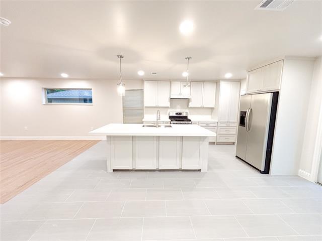 Building Photo - 2109 Highwood Dr