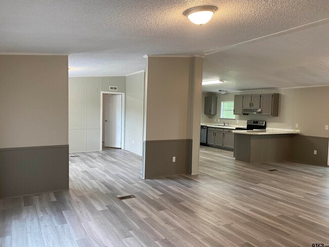 Building Photo - 22942 Shell Shore Dr