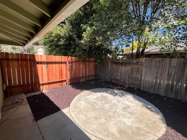 Building Photo - Newly Remodeled Duplex for Rent in Central Davis
