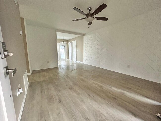 Building Photo - 3941 Wingward Ave