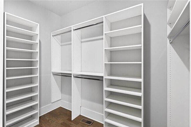 Building Photo - 636 Kennesaw Ave NE