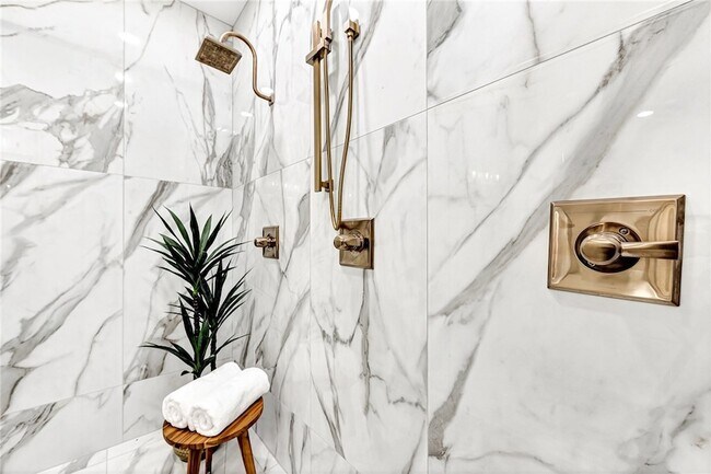 Building Photo - 1433 S Duncan Ave