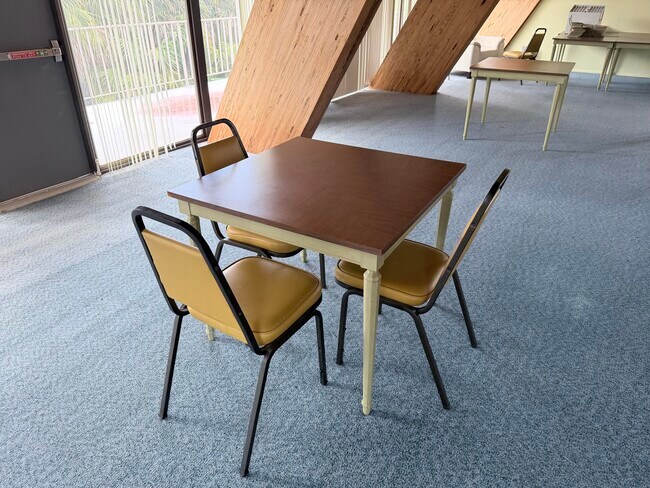 Building Photo - 1000 NE 14th Ave