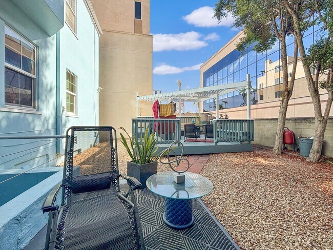 Building Photo - Charming 1BD/1BA Condo in Hillcrest W/ Sha...