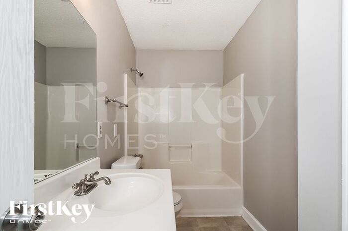 Building Photo - 860 Green Forest Dr