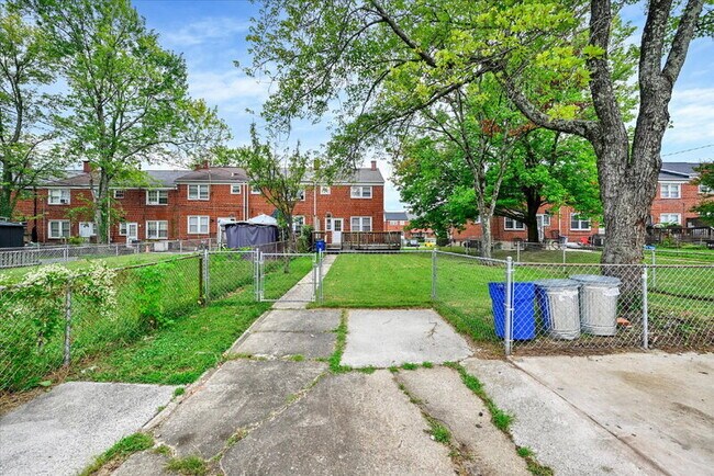 Building Photo - 8611 Ellen Ct