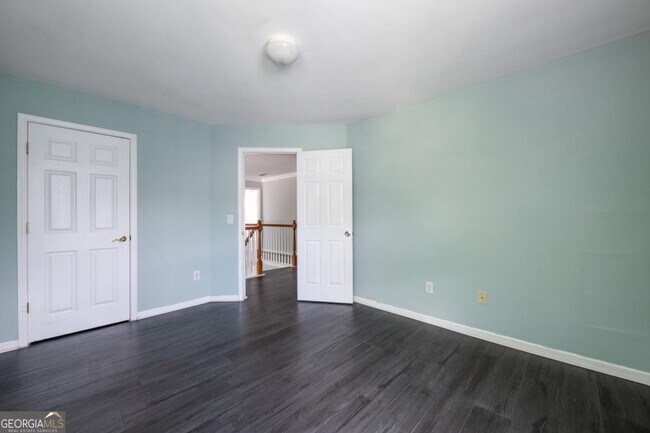 Building Photo - 7702 Parkside Dr
