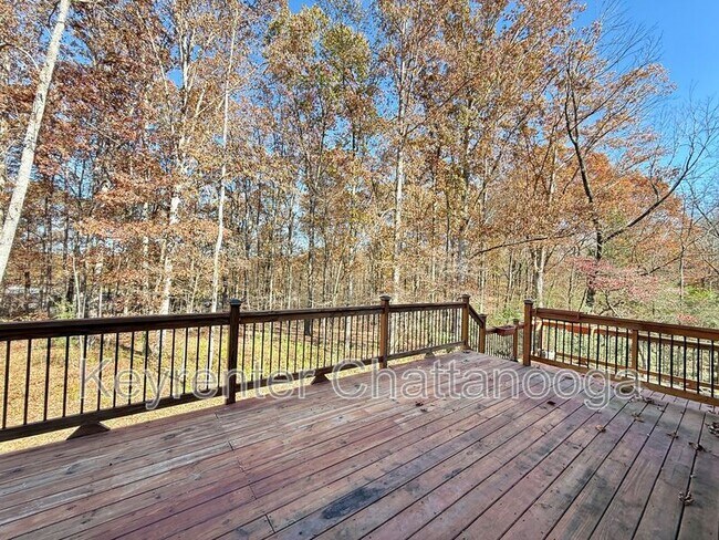 Building Photo - 8925 Pine Ridge Rd